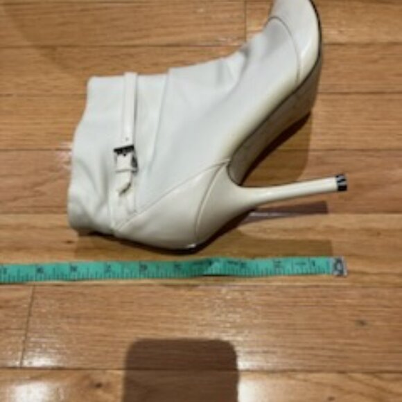 Women's High Heel White Boots - Picture 8 of 9